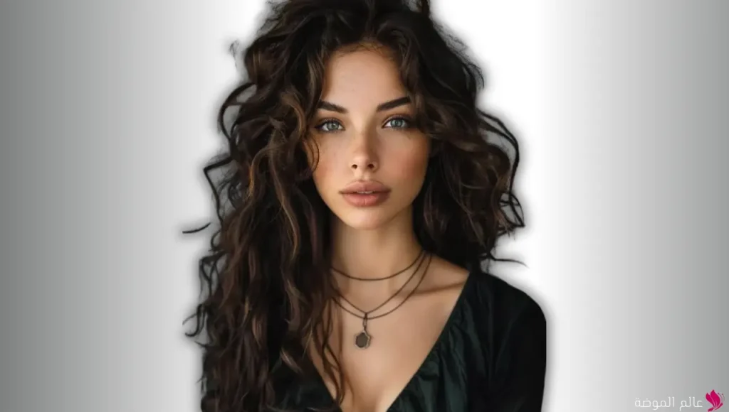 تسريحة الشعر المتدرج المموج (Wavy Layered Hair)